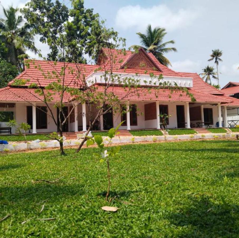 Hotel The Royal Island Mundrothuruth Exterior foto